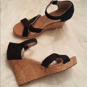 Black Tom Wedges